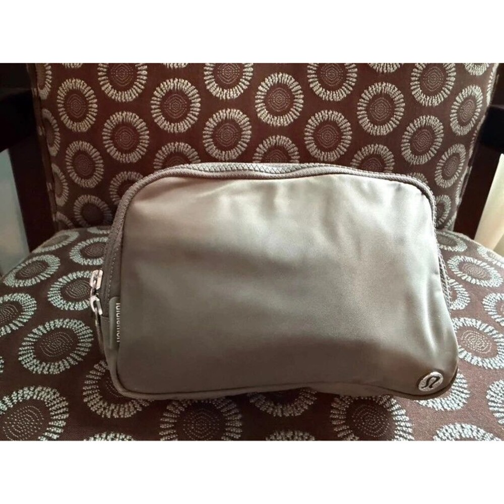 Lululemon Everywhere Belt Bag 1L – Olive Green / Dark Olive